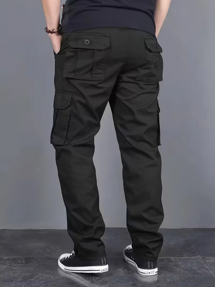 Straight-leg heren cargobroek, ideaal voor streetwear en casual lente/herfst outfits, met praktische zakken.