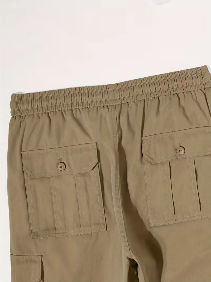 Veelzijdige heren cargobroek met flapzakken, geschikt voor zowel lente als herfst, praktisch en modieus.