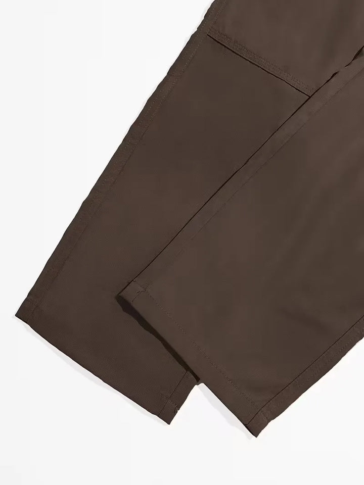 Functionele heren cargobroek met ruime flapzakken en trekkoord, perfect voor outdoor en streetwear.