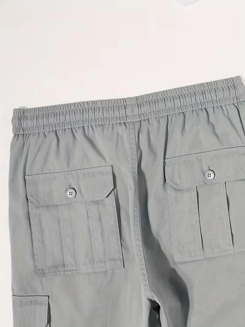 Veelzijdige heren cargobroek, perfect voor casual, outdoor of streetwear met handige flapzakken.