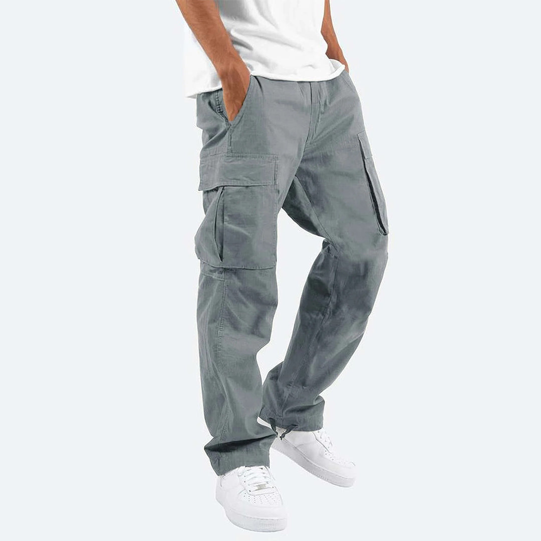 Beige heren cargo broek, relaxte pasvorm met trekkoord en ruime zakken.