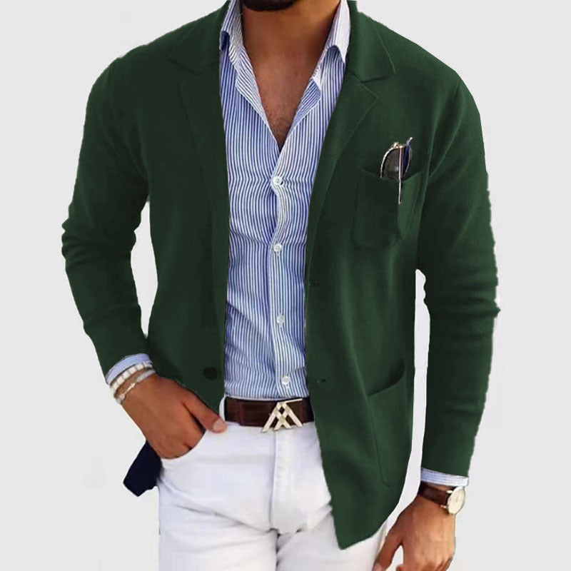 Modieuze polyester herenblazer, plat gelegd, toont voor- en achterkant. Essentieel voor herenmodecollectie.