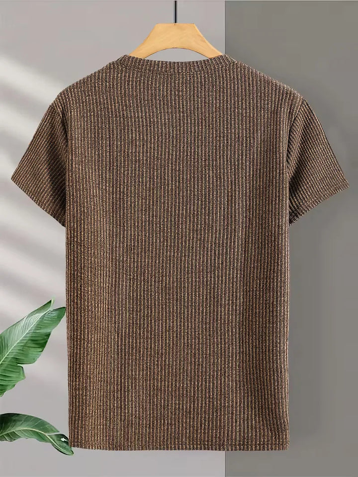 Trendy heren casual T-shirt, korte mouwen, ronde hals. Essentieel jacquard kledingstuk voor de zomer.