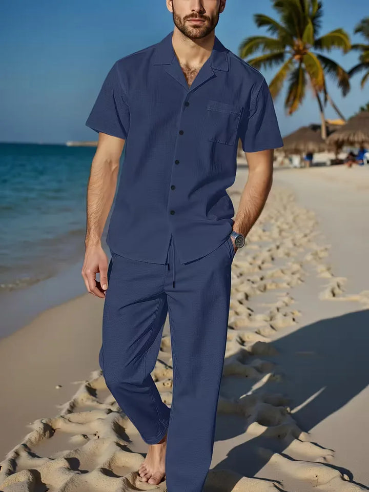 Trendy heren V-hals overhemd set met korte mouwen, ideaal voor een relaxte vakantie look.