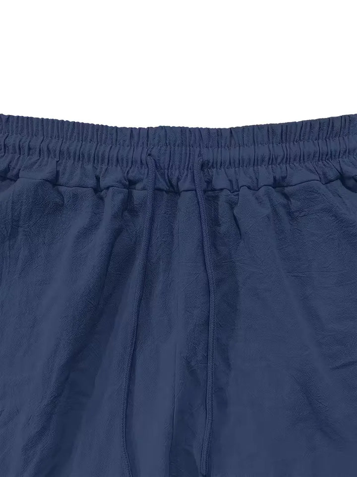 Veelzijdige heren casual zomer set: korte mouw overhemd met V-hals en bijpassende broek.