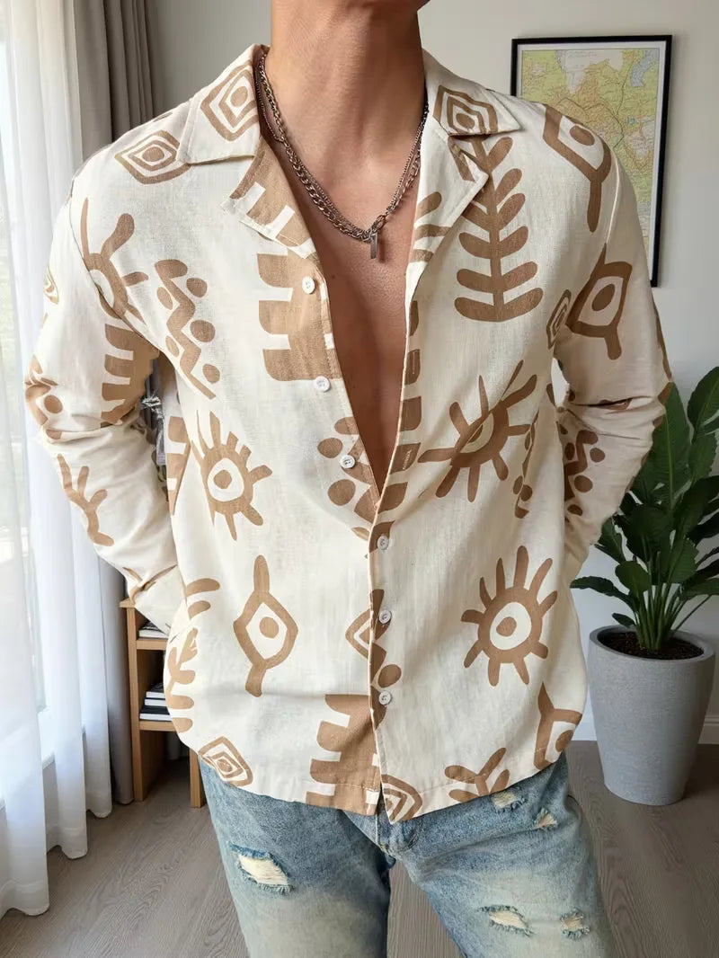 Abrikoos heren overhemd met abstracte print, V-hals en knoopsluiting, perfect voor dagelijks gebruik of weekend.