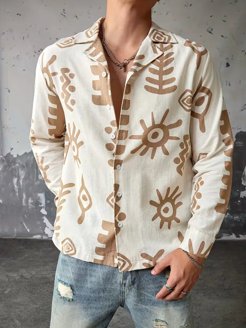 Man draagt casual herenoverhemd met abstracte print, lange mouwen, voor een stijlvolle smart casual outfit.