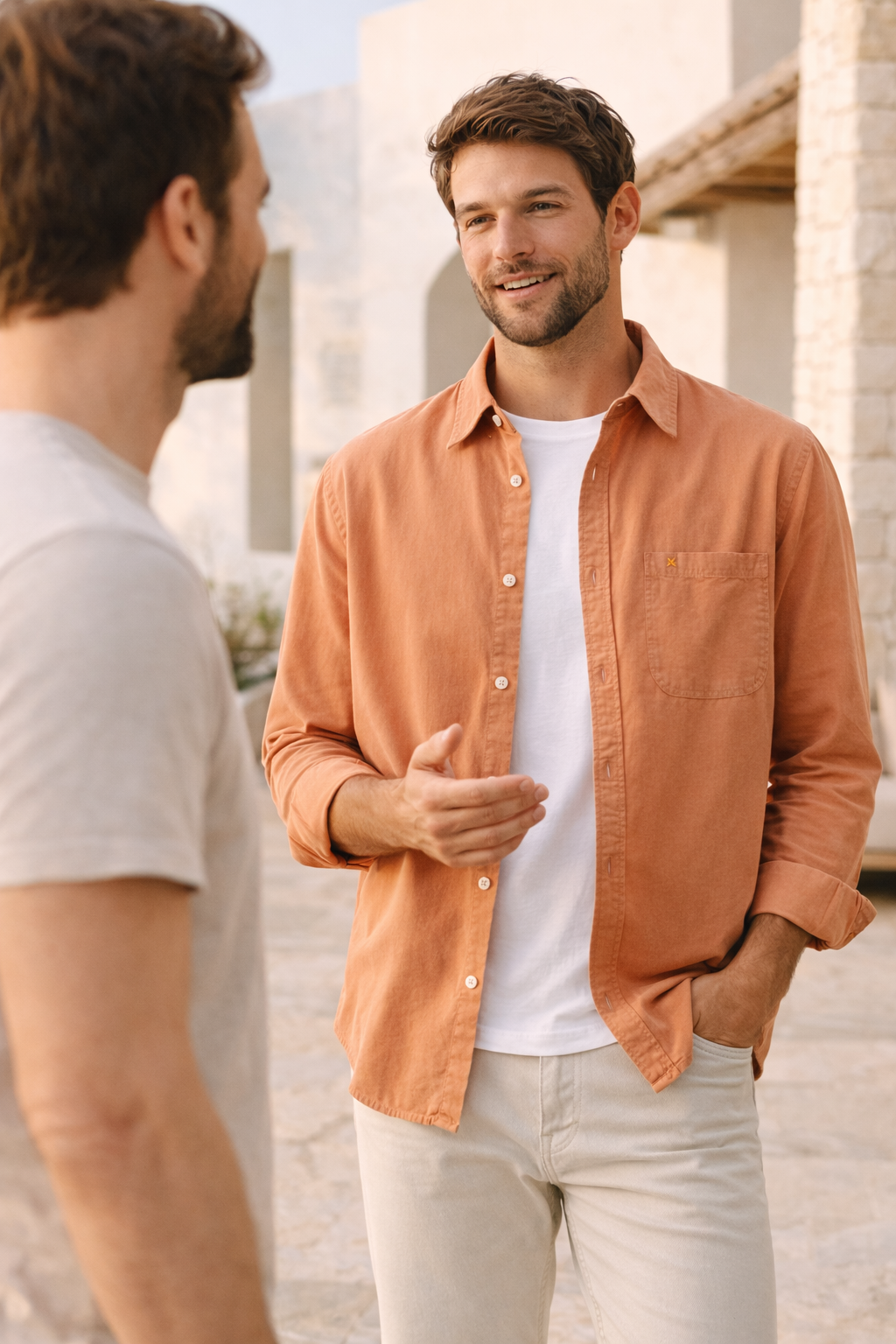 Veelzijdig herenoverhemd met lange mouwen, button-down, perfect voor een modieuze casual of zomerse outfit.
