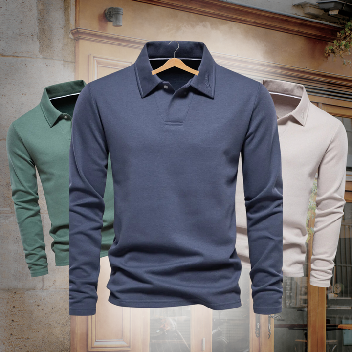 Detailopname van de kraag van een groen heren poloshirt met lange mouwen, tonend de kwaliteit.