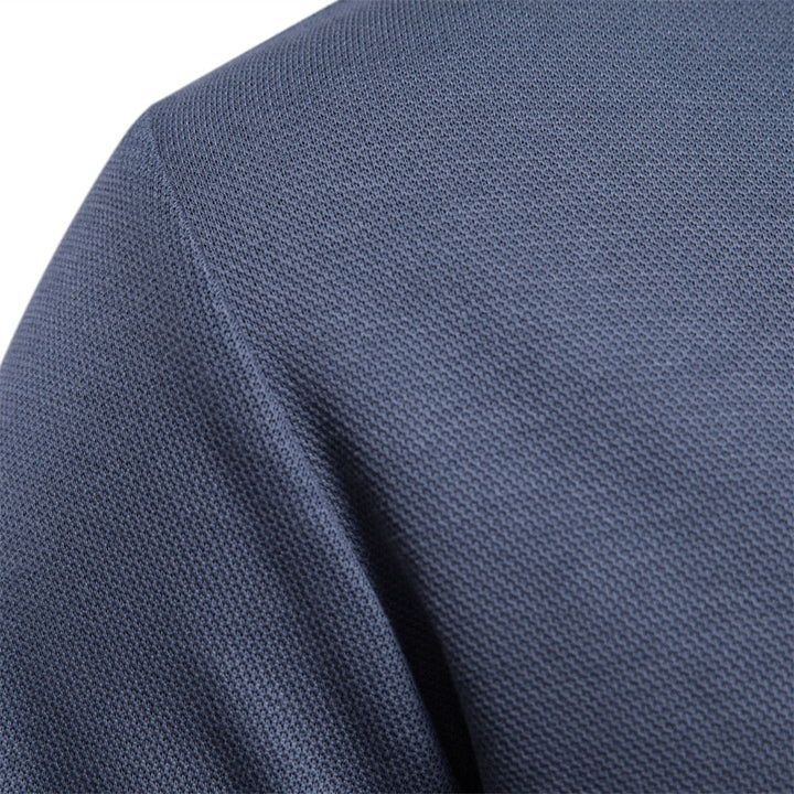 Assortiment heren poloshirts met lange mouwen in groen, beige, grijs en blauw, casual herenmode.