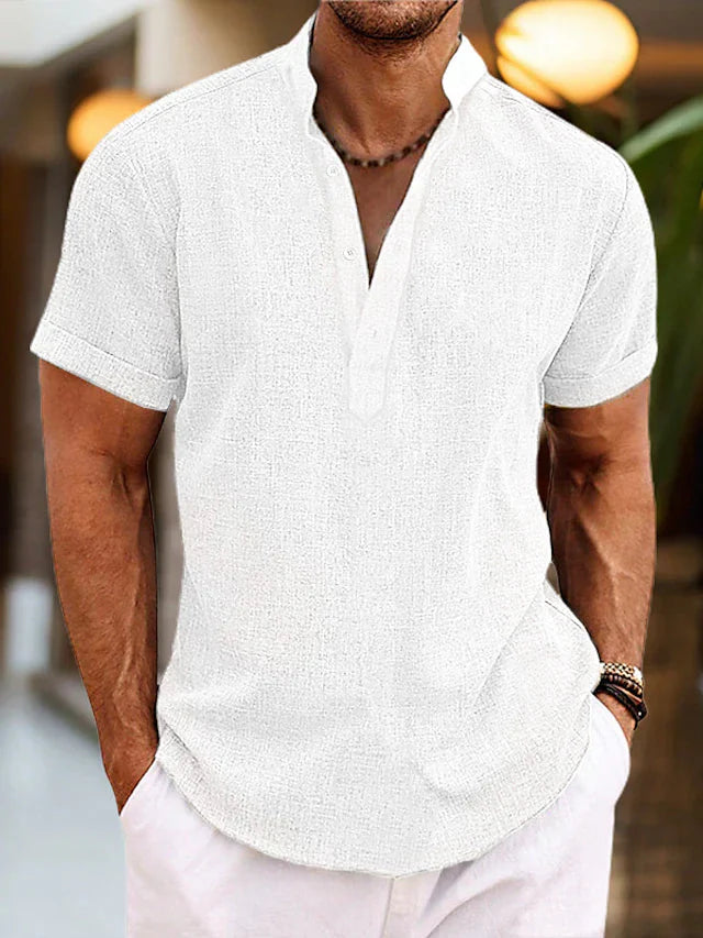 Zomers herenshirt met unieke opstaande kraag en V-hals, een comfortabele en stijlvolle keuze.