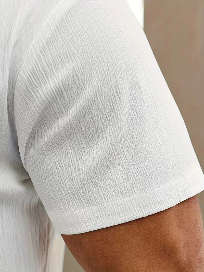 Comfortabel herenshirt met mandarijnkraag en korte mouwen, een must-have voor elke zomerse garderobe.