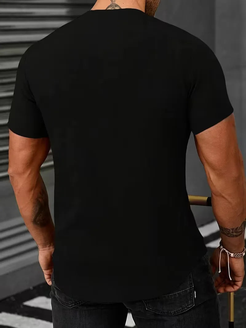 Heren zomerhemd: wit casual shirt met mandarijnkraag en korte mouwen, perfect voor warme dagen.