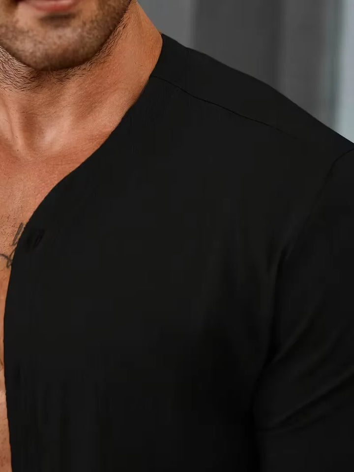 Veelzijdig herenshirt: zwart casual met mandarijnkraag, korte mouwen, regular fit voor smart-casual stijl.