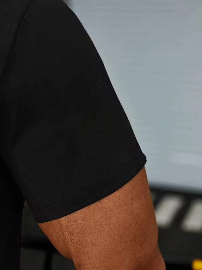 Nieuwe collectie: heren casual shirt met mandarijnkraag, korte mouwen, verkrijgbaar in wit en zwart.