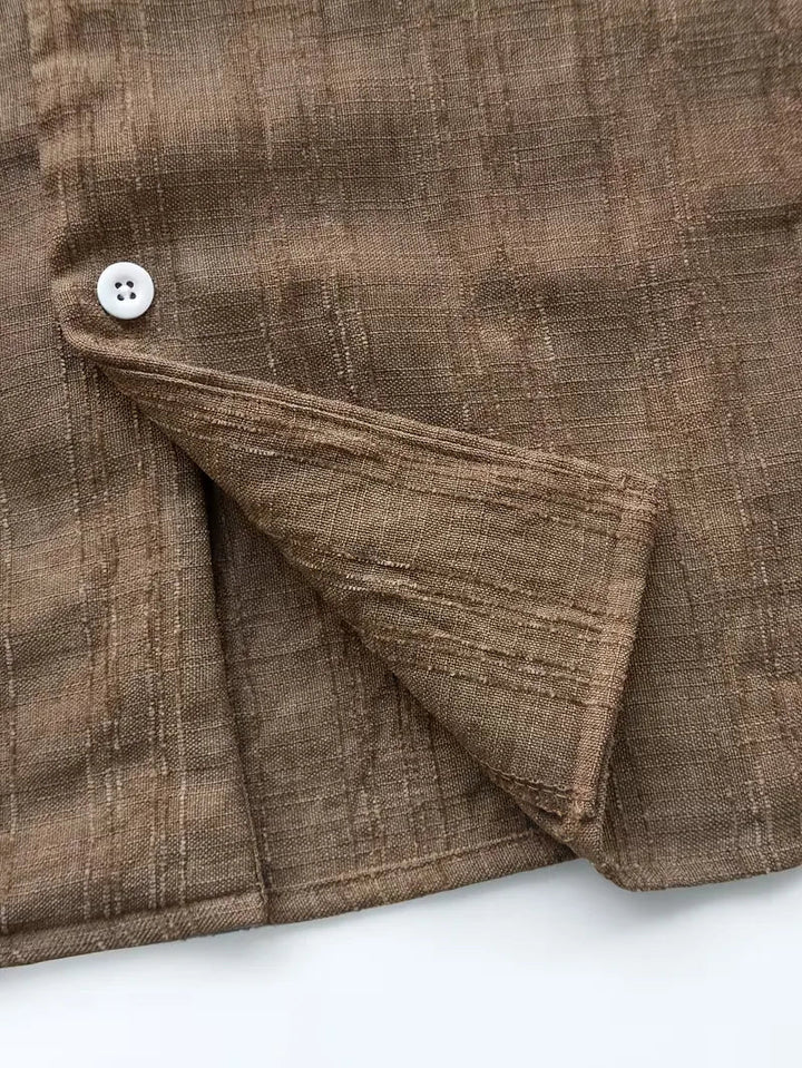 Zomers heren shortsetje in trendy koffiekleur, perfect als strandkleding of voor vakantiecomfort.