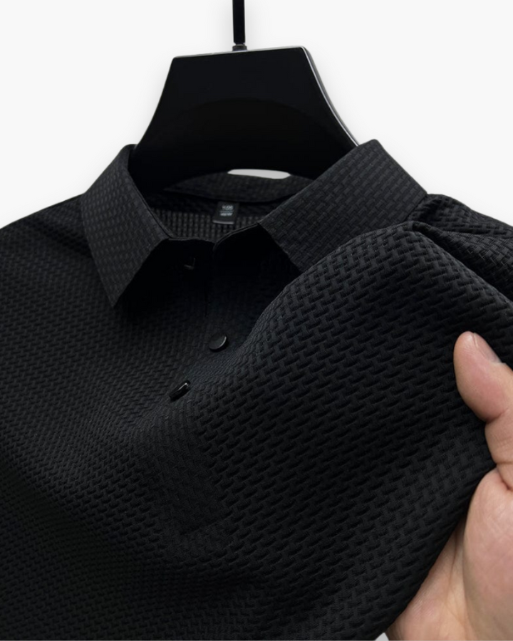 Veelzijdige heren casual zomerpolo met structuur, makkelijk te combineren. Perfect voor herenmode in de zomer.