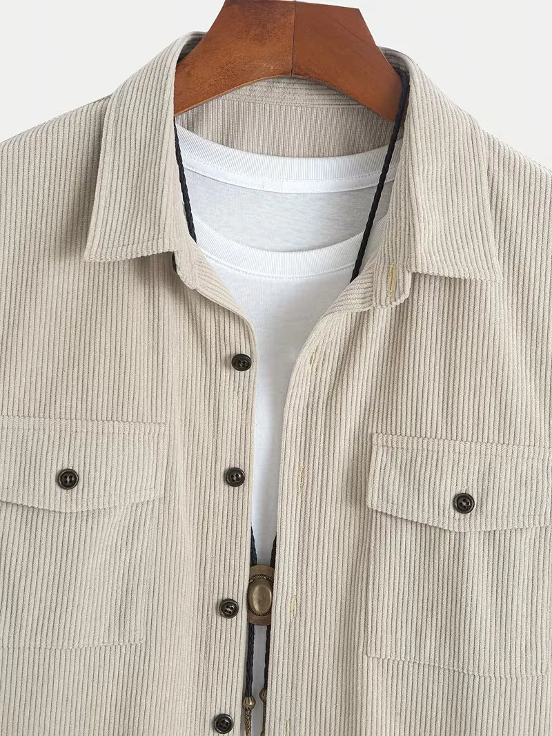 Casual heren zomerkleding: Tweedelige shorts en shirt set in khaki, een must-have voor de warmere dagen.