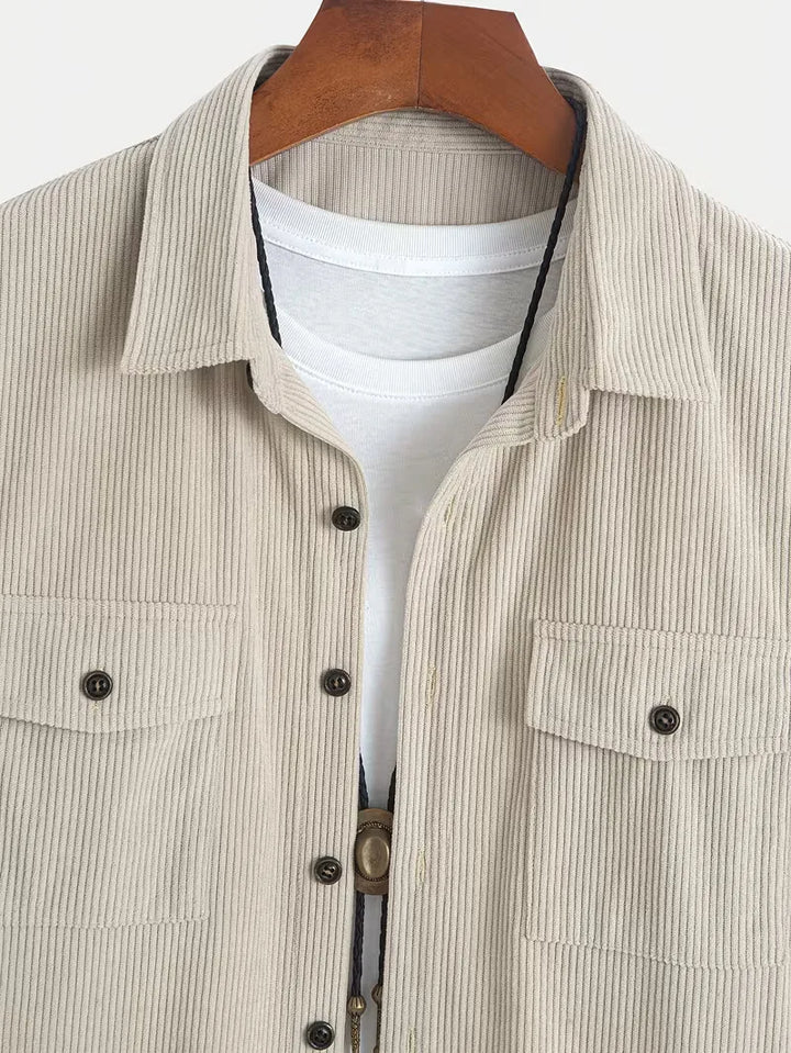Casual heren zomerkleding: Tweedelige shorts en shirt set in khaki, een must-have voor de warmere dagen.