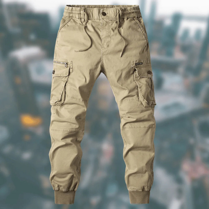 Stijlvolle heren cargo broek met handige zakken, combineert functionaliteit met casual mode.