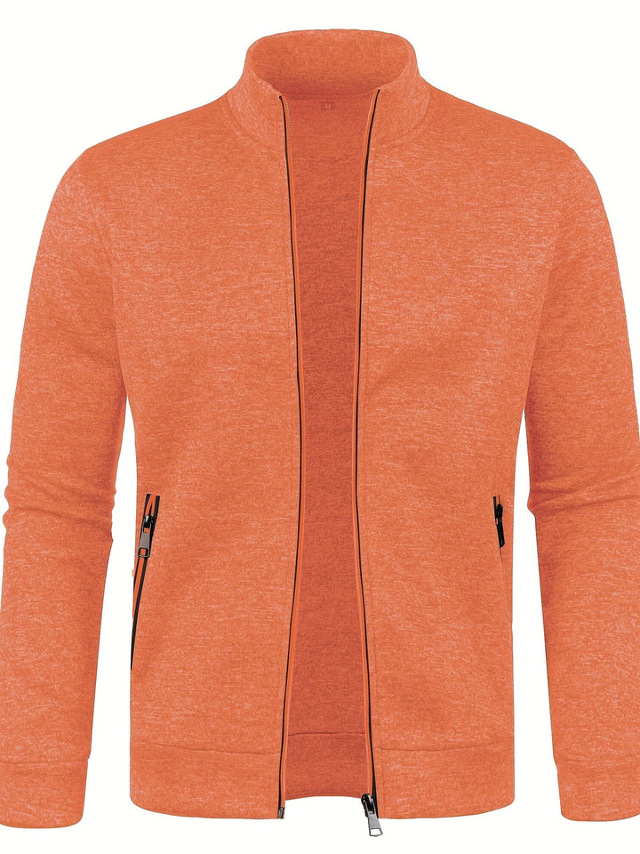 Stapel handgemaakte herenvesten, symbool van luxe en comfortabele mode