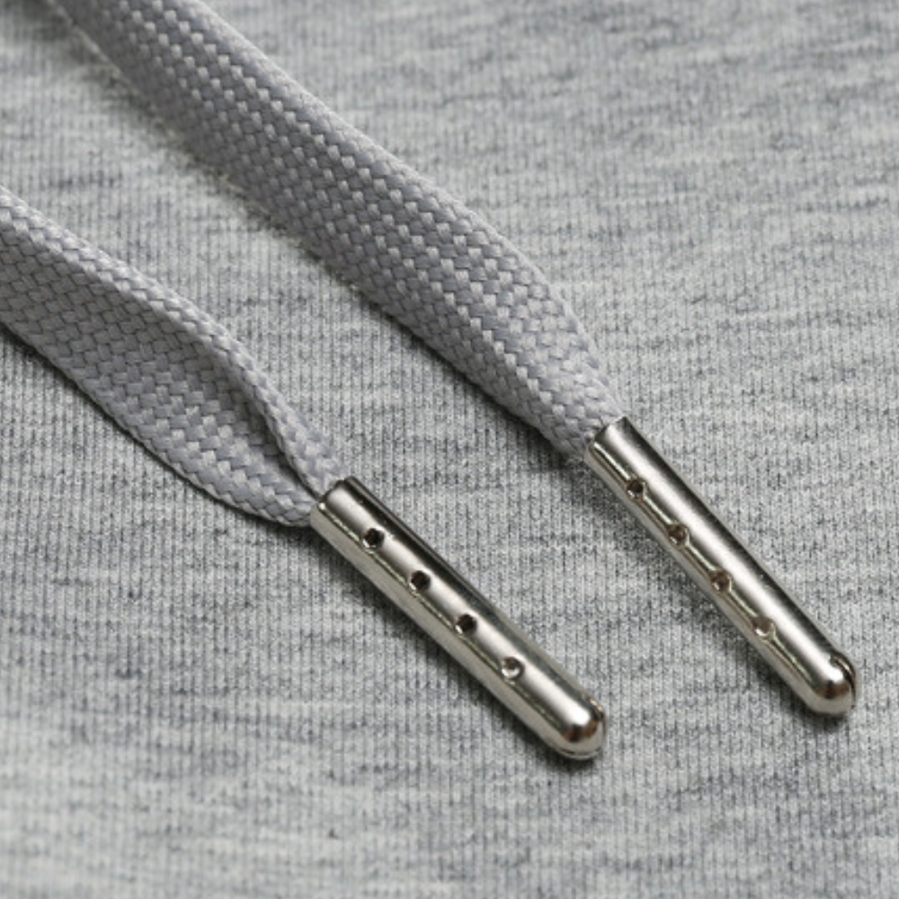 Lichtgrijze comfortabele polyester heren joggingbroek VHM, detail van het VHM-brand logo op de broekspijp