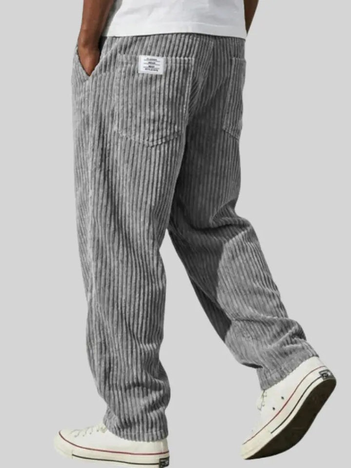 Casual heren corduroy broek in loose fit stijl, ideaal voor trendy vrijetijdslooks.