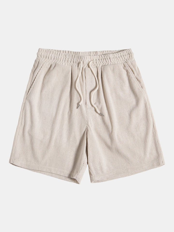 Man draagt stijlvolle heren corduroy tweedelige set, comfortabel voor vrije tijd en een modieuze herfstlook.