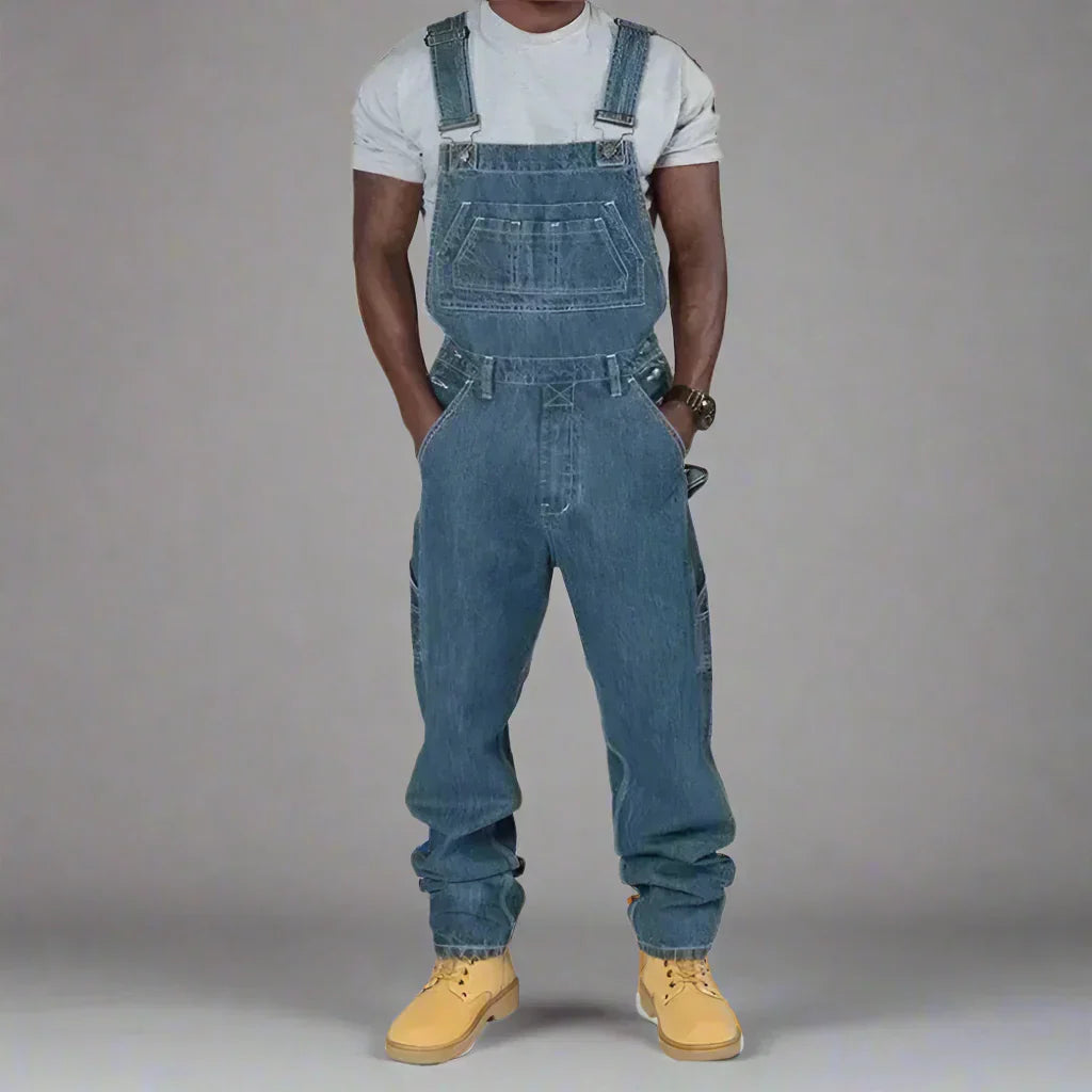 "Heren denim overall met rechte pijpen en moderne details, perfect voor een eigentijdse en comfortabele look."