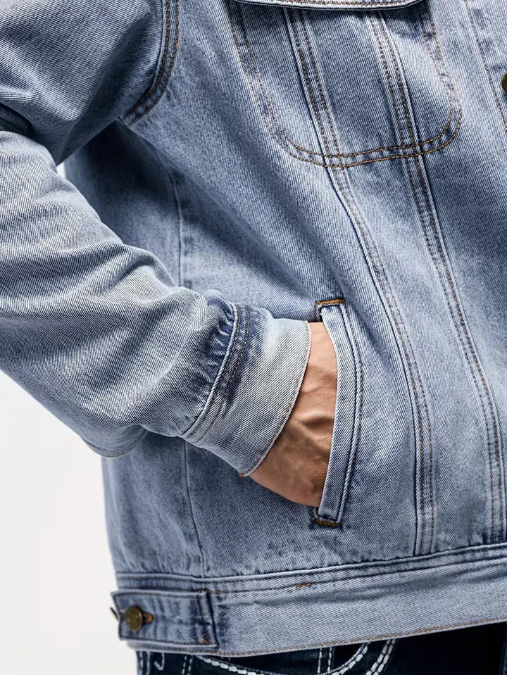 Streetwear heren spijkerjas, trendy denim jas voor lente en herfst outfits.