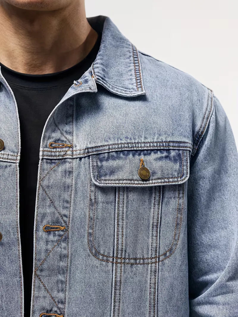 Comfortabele heren spijkerjas, lichtblauwe denim regular fit jas voor dagelijks comfort.