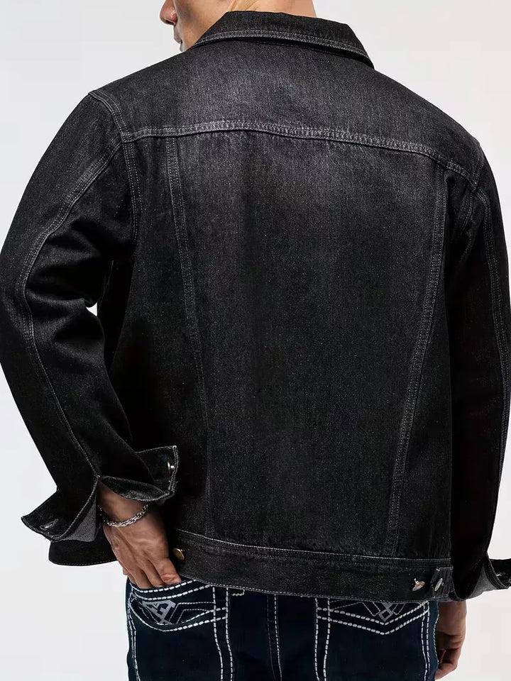 Duurzame heren spijkerjas, hoogwaardige denim jas voor lente- en herfstgarderobe.