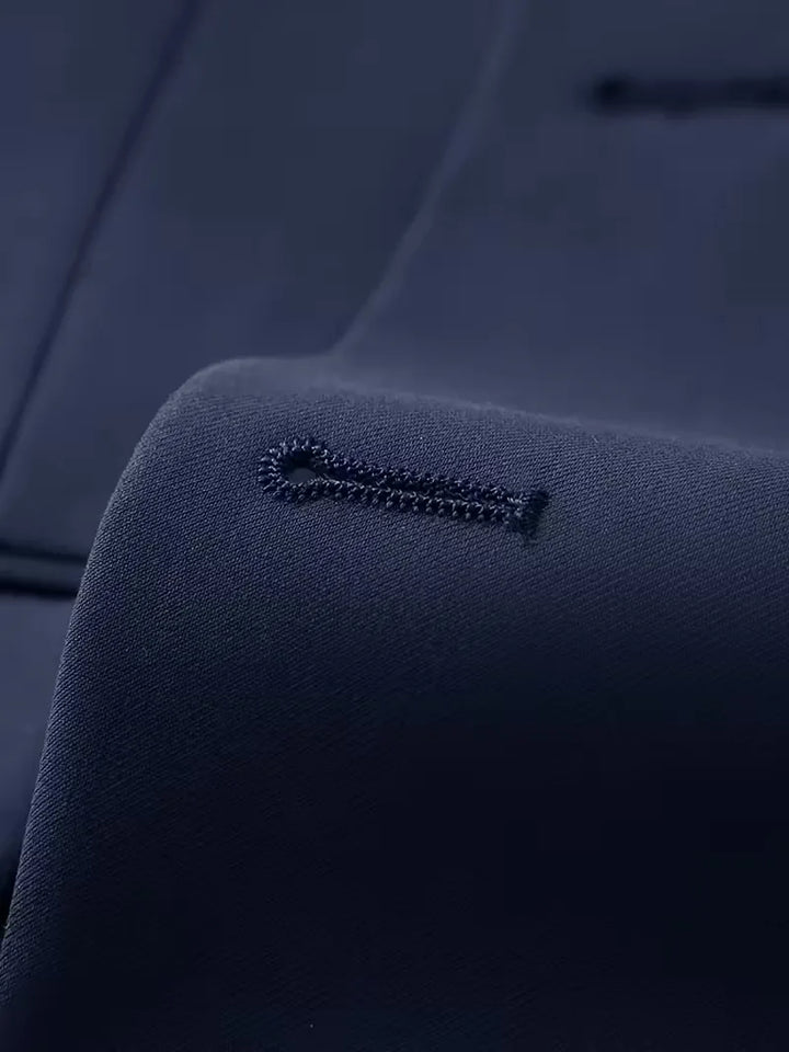 Veelzijdig herenpak: driedelig, slim fit, geschikt voor bruiloft, gala of zakelijke afspraak.