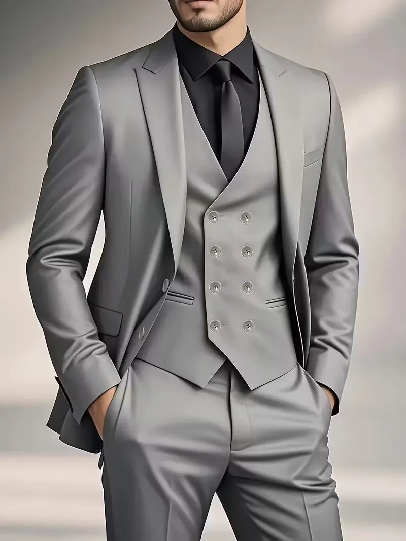 Vooraanzicht van compleet driedelig slim fit herenpak op een mannequin.