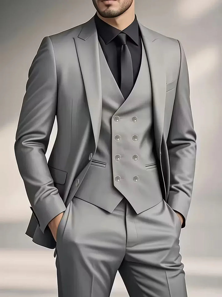 Vooraanzicht van compleet driedelig slim fit herenpak op een mannequin.