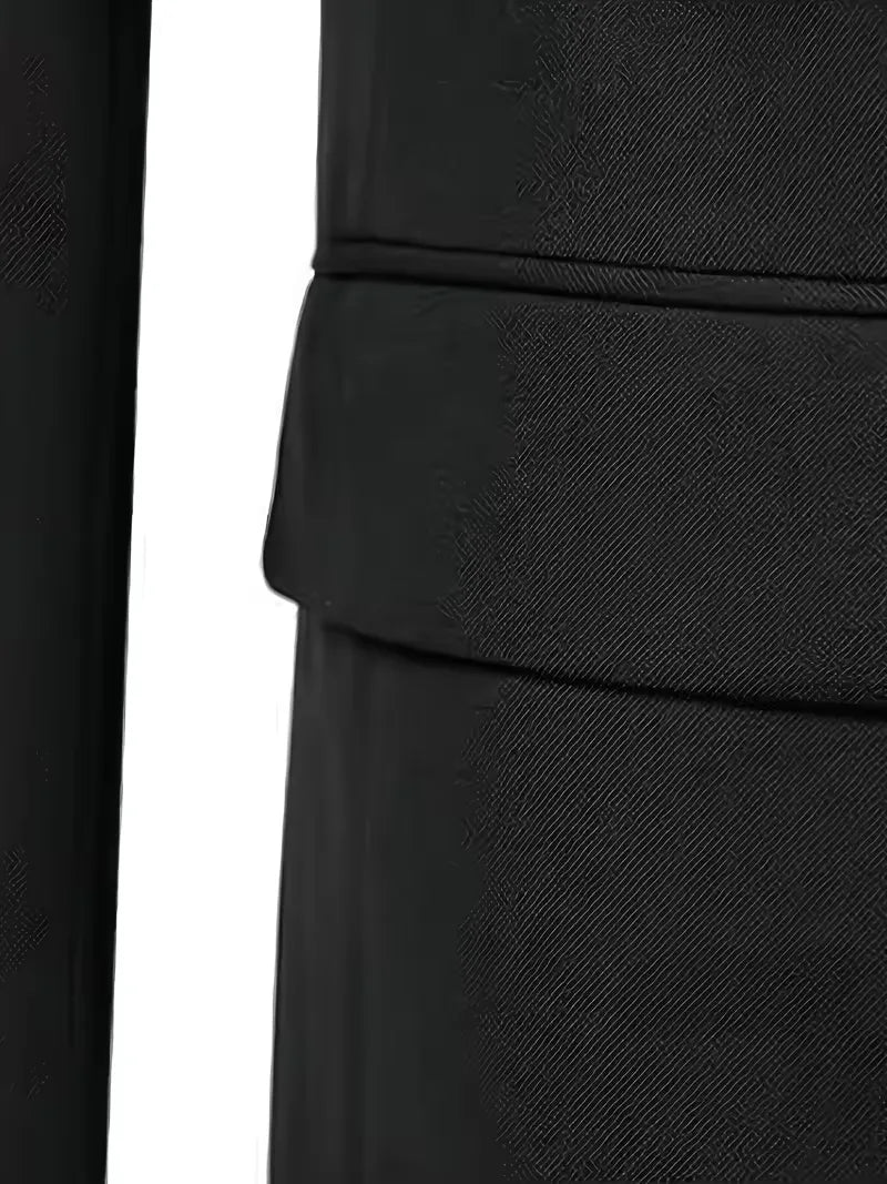Modern slim fit driedelig herenpak, benadrukt figuur, ideaal voor stijlvolle mannen.