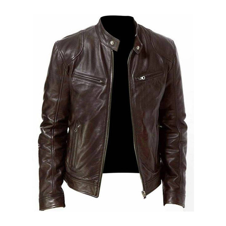 Man draagt elegante heren overgangsjas met klassieke pasvorm, ideaal voor dagelijkse, stijlvolle outfits.