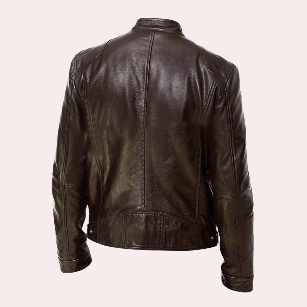 Detaillering van de klassieke pasvorm van deze elegante heren overgangsjas, een must-have voor de herfst.