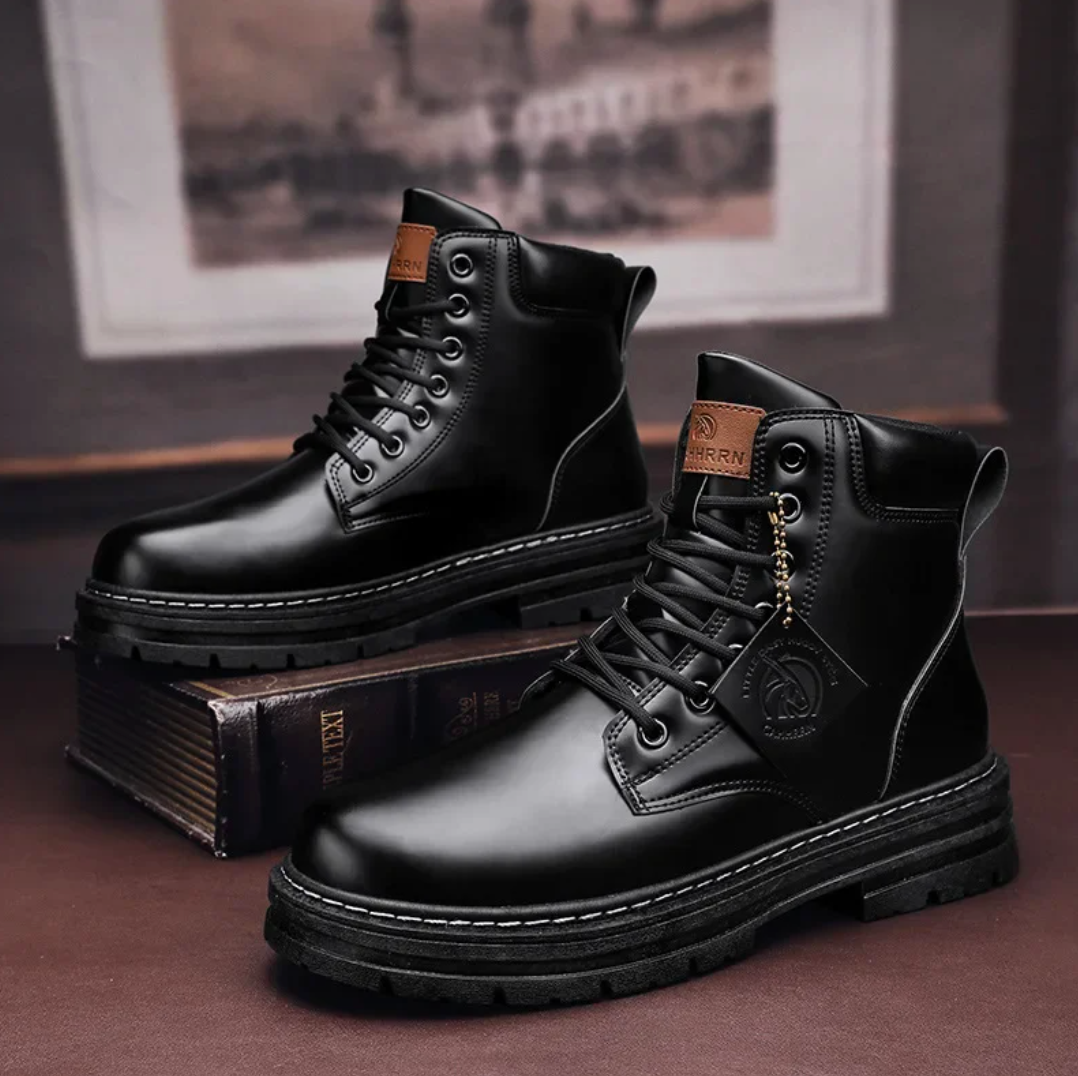 Stijlvolle heren enkelboots met patchwork details; perfect voor een modieuze herfst- of winterlook.