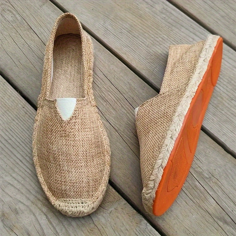 Stijlvolle beige heren instappers, casual espadrille loafers ideaal voor zomerse dagen en ontspannen look.