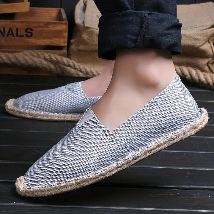 Grijze heren loafers espadrilles met antislipzool, comfortabele en veilige casual instappers voor de zomer.