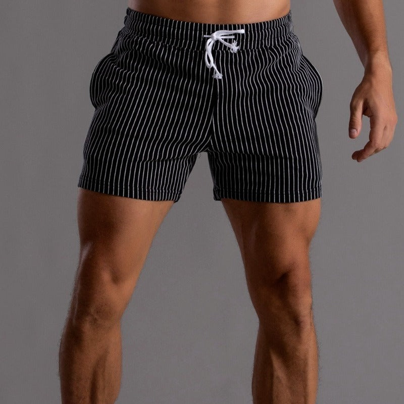 Zijaanzicht van heren fitness shorts, met nadruk op de pasvorm.