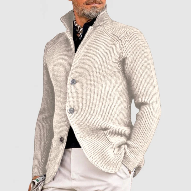 Herenkleding: gebreid cardigan met klassieke pasvorm, ideaal voor een stijlvolle warme laag.
