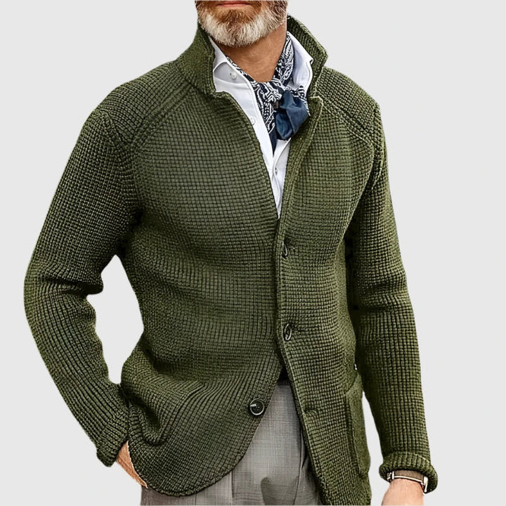 Tijdloze heren mode: gebreid vest met comfortabele pasvorm, veelzijdig voor zakelijk casual.