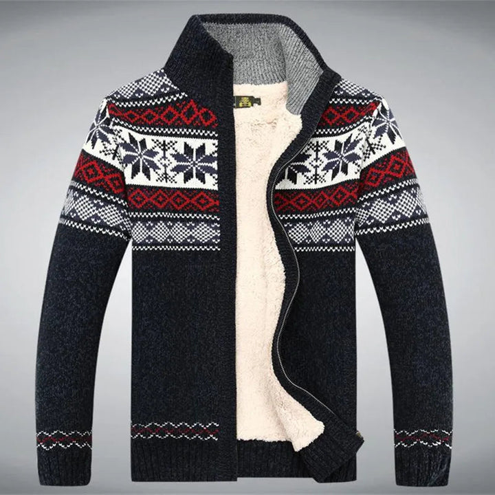 Heren gebreid vest met winterpatroon en hoge kraag, perfect voor herfst- en winterkleding.