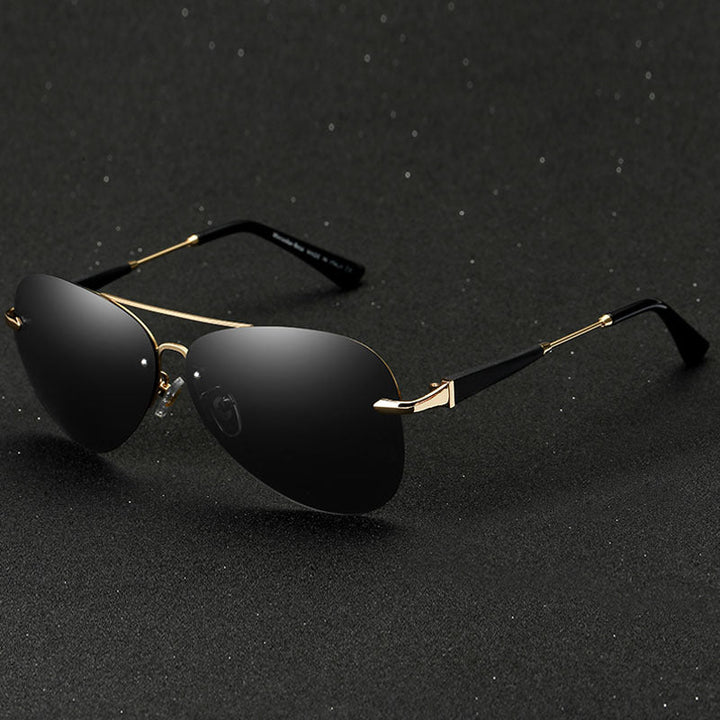 Stijlvolle heren aviator zonnebril, gepolariseerd, met gouden details en UV400, ideaal voor mode en oogbescherming.