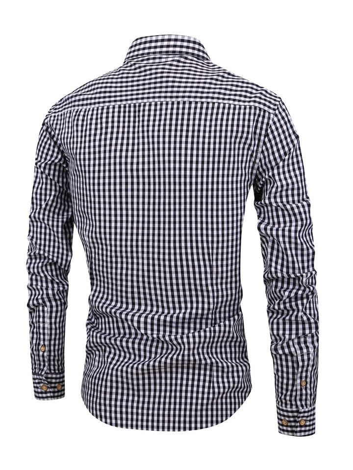 Klassiek geruit heren overhemd met lange mouwen. Tijdloos design, comfortabel en duurzaam. Essentiële herenmode.