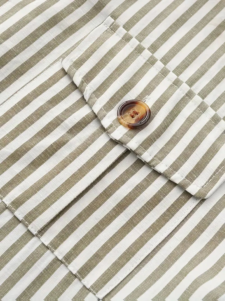 Stijlvol gestreept heren overhemd met V-hals en lange mouwen voor een nette casual uitstraling.