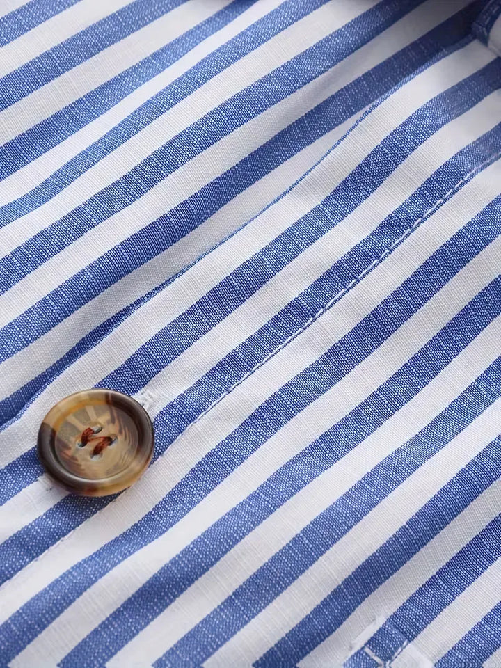 Fris gestreept heren casual overhemd met V-hals en lange mouwen; slim fit en comfortabel.