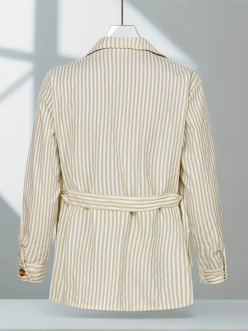 Modieus gestreept heren overhemd met V-hals en lange mouwen; een must-have voor herenmode.